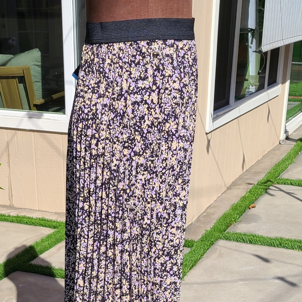 VINCE CAMUTO LADIES PLEATED MIDI SKIRT